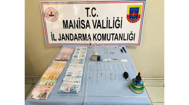 Durdurulan bir otomobilde uyuşturucu ele geçirildi