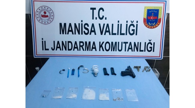 Durdurulan otomobilde uyuşturucu bulundu: 4 gözaltı