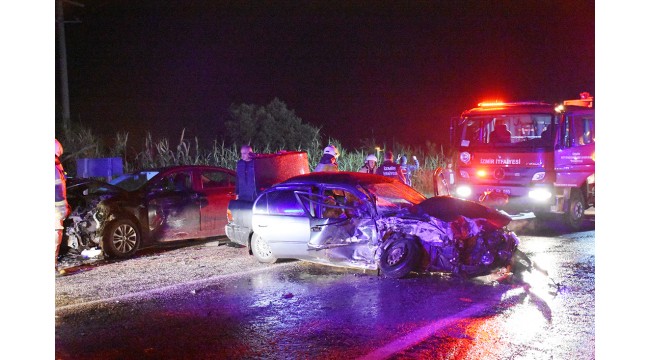 İki otomobil çarpıştı: 1'i ağır 3 yaralı