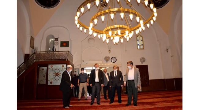 Manisalılar aylar sonra ilk cuma öncesinde kurban kesti