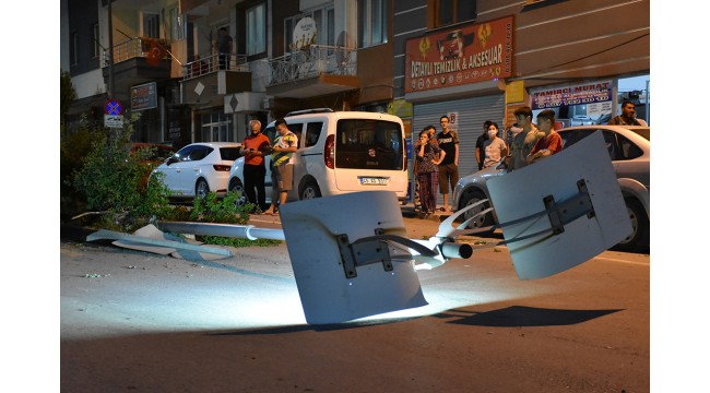 Sokak kısıtlamasında kaza yapan sürücü aracını terk etti