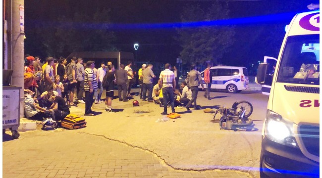 İki motosiklet çarpıştı: 2'si çocuk 5 yaralı