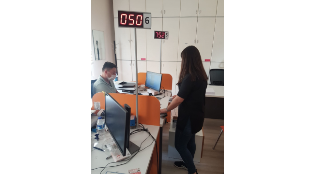 Manisa'da polis ekipleri kimliğini unutan öğrencileri sınava yetiştirdi