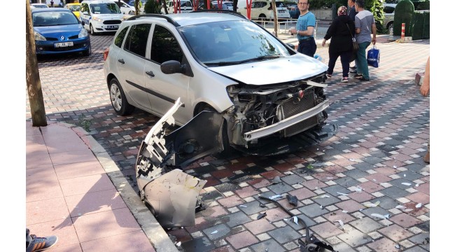 Otomobil ile taksi çarpıştı: 1 yaralı