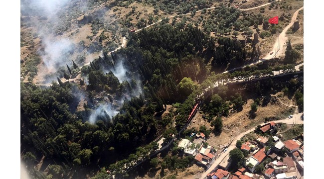 Spil Dağı eteklerinde orman yangını
