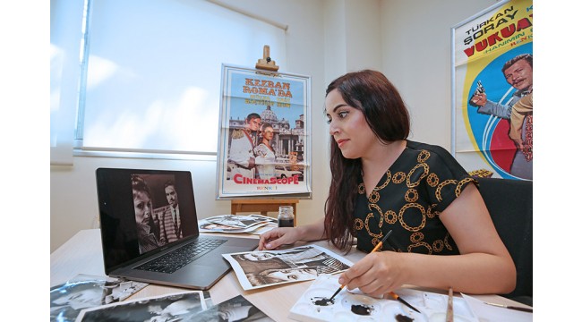 Yeşilçam'ın unutulmaz sahnelerini suluboyayla resimlere aktarıyor