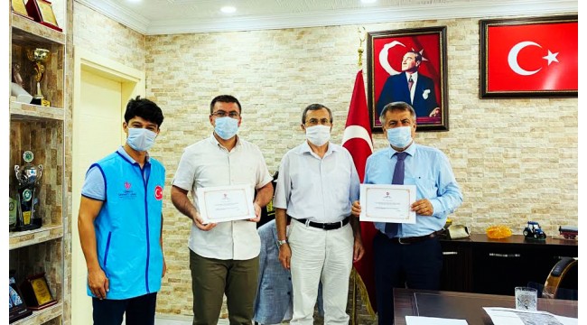 Başkan Ahmet Alhan kurbanını bağışladı