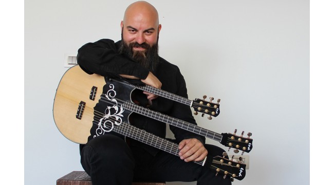 Gitar, buzuki ve curayı tek enstrümanda birleştirdi