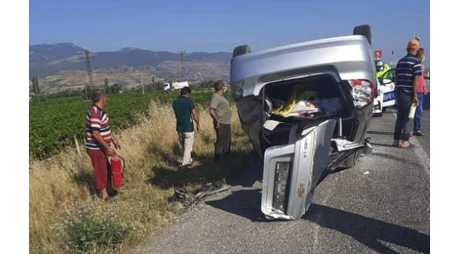 İki otomobil devrildi: 5 yaralı