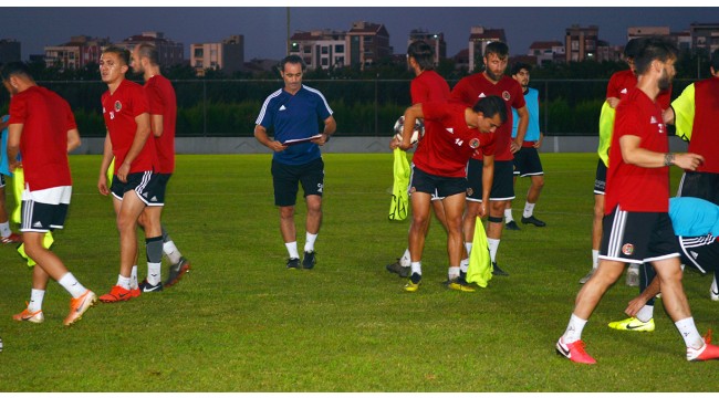 Turgutluspor'da Cüneyt Biçer işi sıkı tutuyor