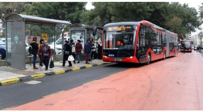 Büyükşehir'in kırmızı otobüsleri sağlık çalışanları için ücretsiz