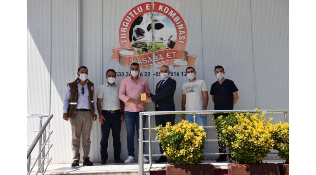 İl Tarım'dan Turgutlu Mezbahası yetkililerine teşekkür plaketi