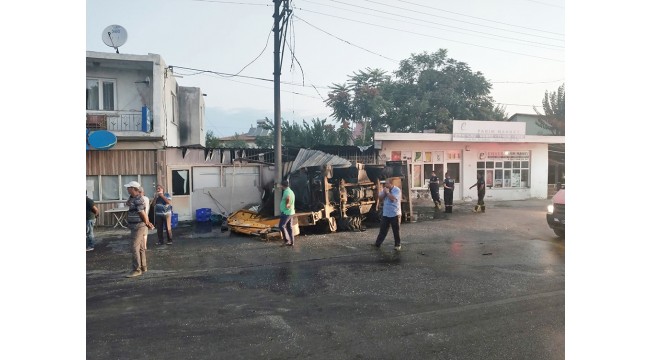 Manisa'da kargo kamyonu iş makinesine çarptı: 1 ölü