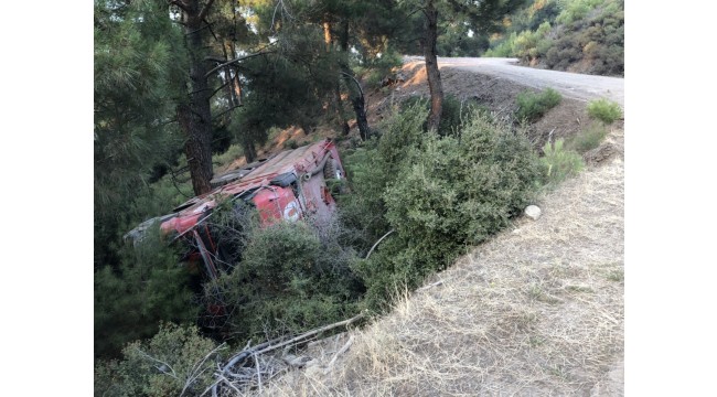 Orman yangınında arazöz kaza yaptı: 3 yaralı