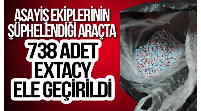 Polisler şüphelendi, otomobilden 738 adet extasy hap ele geçirildi