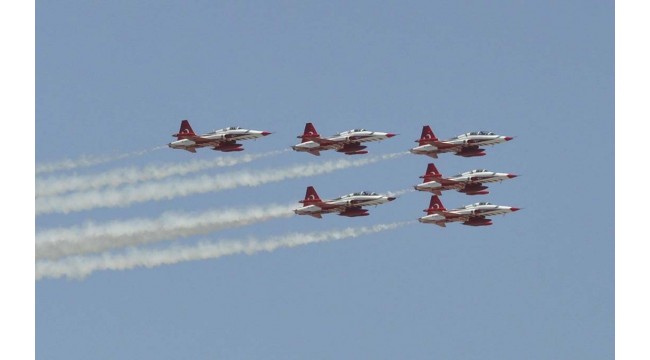 Türk Yıldızları "Büyük Taarruz" için uçtu
