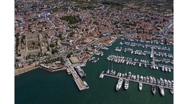 Türkiye'nin asırlara meydan okuyan "denize nazır" kaleleri: Çeşme Kalesi