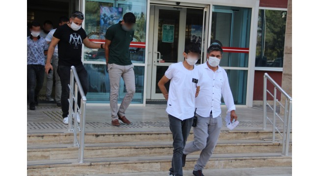 10 kişinin 1 milyon 500 bin lirasını dolandıran 5 zanlı Manisa'da yakalandı