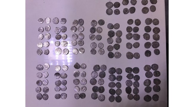 1400’lü yıllara ait 309 adet sikke ele geçirildi