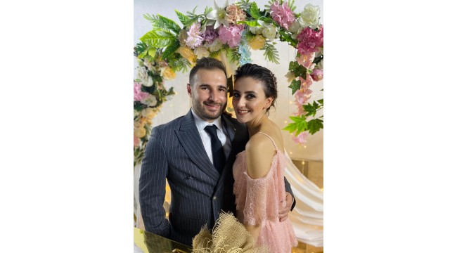 Ayperi & Mehmet Zahit nişanlandı