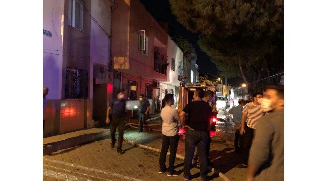 Çatı katındaki odunluk yangını korkuttu