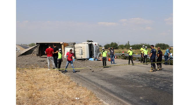 Hafriyat kamyonu devrildi: 1 ölü