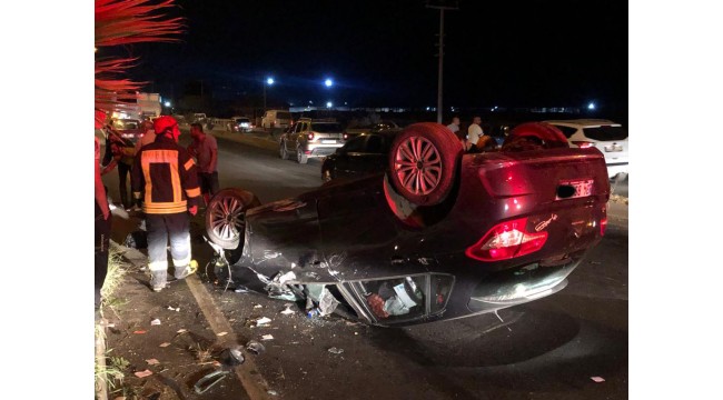 Kamyonla çarpışan otomobil takla attı: 3 yaralı