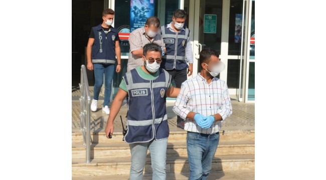 Kendilerine savcı ve polis gibi tanıtıp vatandaşları dolandıran şebeke üyeleri yakalandı