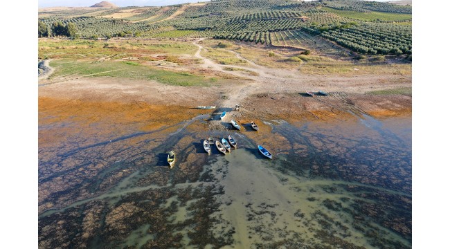 Marmara Gölü'nde su seviyesi yüzde 1,5'a kadar düştü