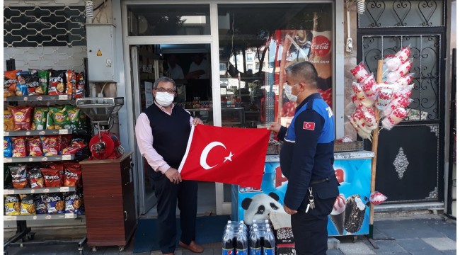 Ahmetli Belediyesi'nden esnaflara ‘Türk Bayrağı’