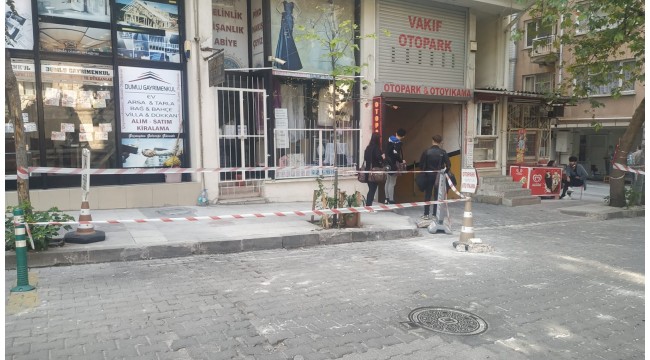 Çatıdan düşen molozlardan son anda kurtuldu