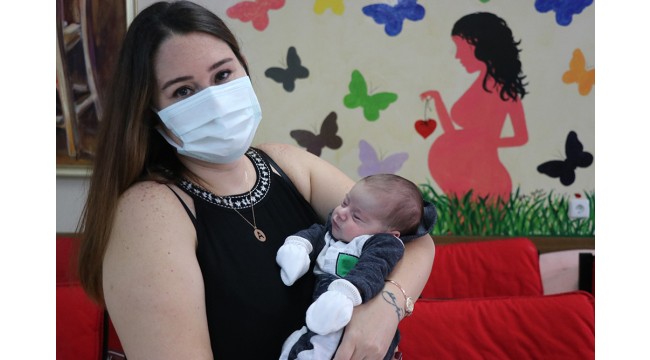 Doğuma 4 gün kala Kovid-19 testi pozitif çıkan anne, bebeğine kavuşmanın mutluluğunu yaşıyor