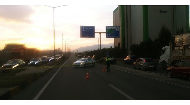 İzmir istikameti trafiğe kapatıldı
