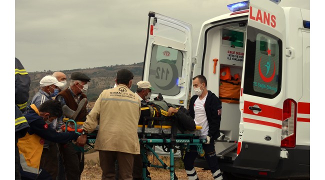 Manisa'da uçuruma devrilen motosikletteki 2 kişi yaralandı