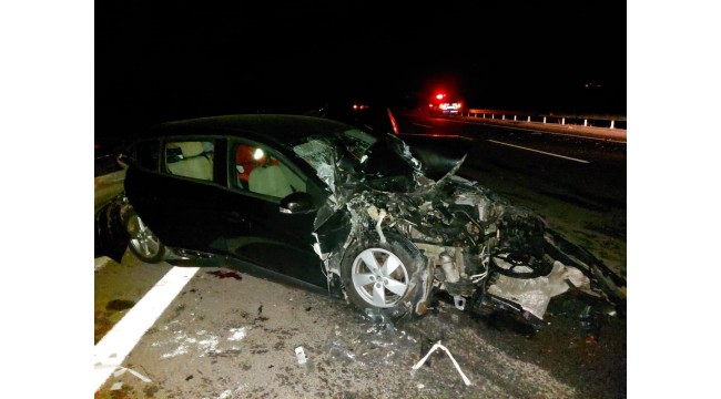 Otomobille kamyonet çarpıştı: 1 ölü, 4 yaralı