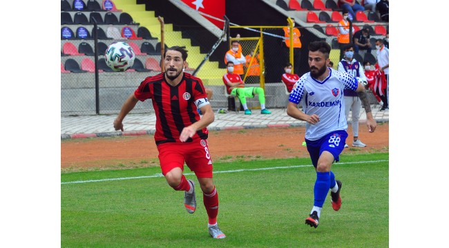 Turgutluspor evinde Karabük'ü zor yendi: 2-1
