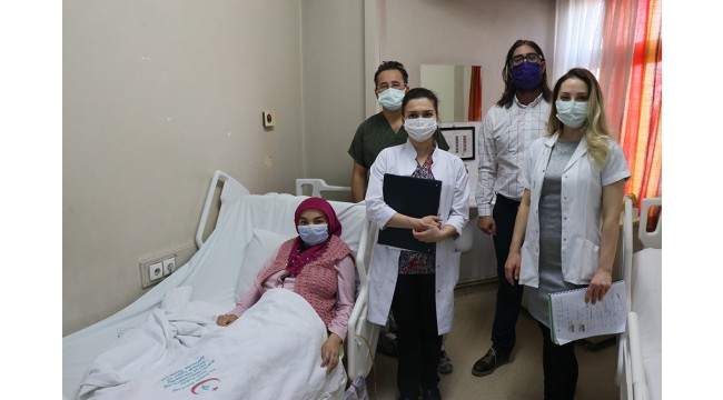 Çift rahimli kadın, her bir rahminden birer bebek dünyaya getirdi