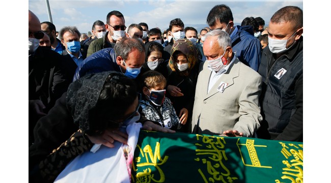 Depremden 91 saat sonra kurtarılan Ayda'nın annesi son yolculuğuna uğurlandı
