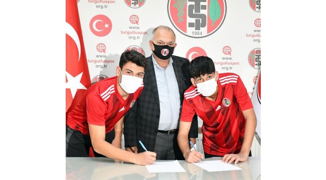 Turgutluspor’da alt yapıdan iki profesyonel imza