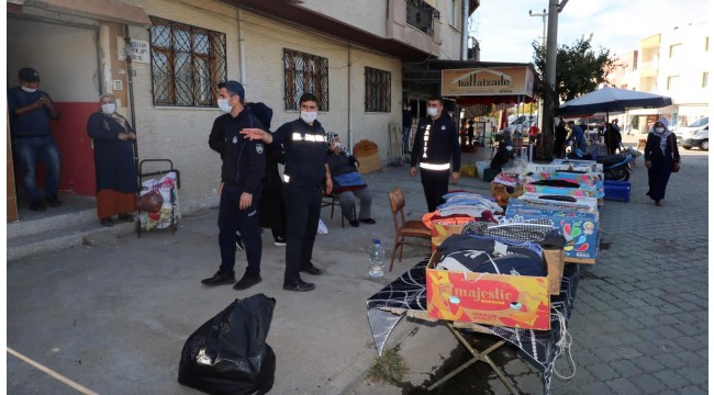 Zabıta ekipleri seyyar satıcılara geçit vermedi