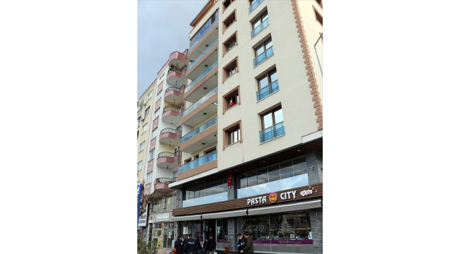 Balkondan düşen genç hayatını kaybetti