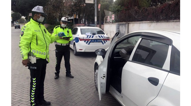 Manisa'da sokağa çıkma kısıtlamasını ihlal eden 202 kişi ve işletmeye ceza