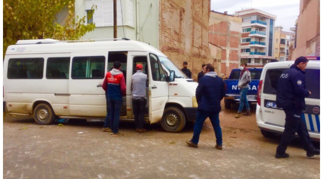 Minibüs içinden el matkaplarını çaldılar
