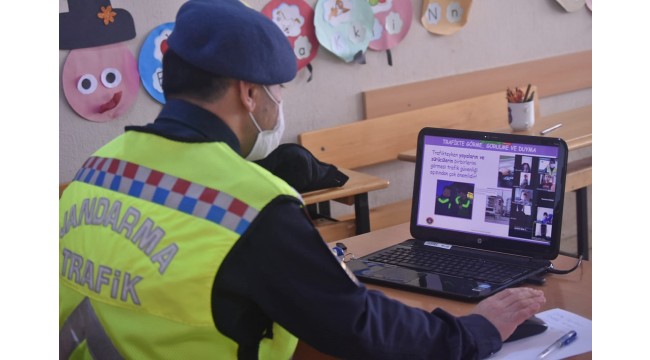 Turgutlu'da jandarmadan "Evde öğreniyorum, trafikte uyguluyorum" projesi