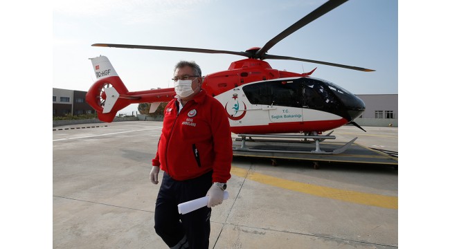 Uçmayı seven 30 yıllık hekim helikopter ambulansındaki görevinden kopamıyor
