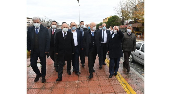 Ulaştırma ve Altyapı Bakanı Karaismailoğlu Manisa'da ziyaretlerde bulundu