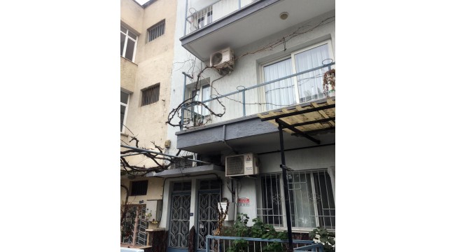Üzerine dolap devrilen 3 yaşındaki çocuk hastaneye kaldırıldı