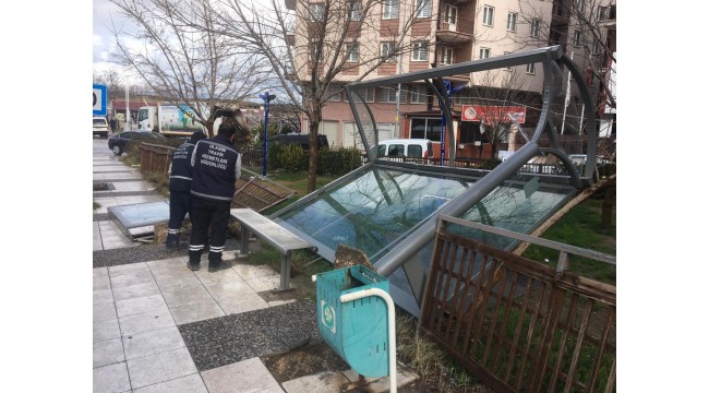 Büyükşehir Ekipleri, aşırı yağış ve fırtına sonrası yaraları sardı