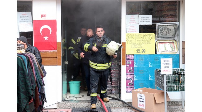 İş yerinde çıkan yangında 6 kişi dumandan etkilendi