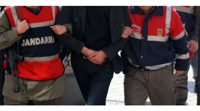 Jandarma dedektifleri 'JASAT' Turgutlu'da uyuşturucudan aranan 2 kişiyi yakaladı